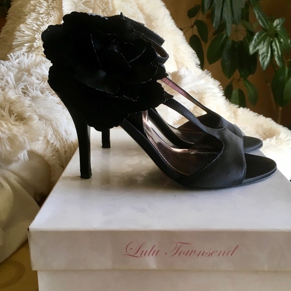 Lulu Townsend Antoinette BLACK 4” Anklet Heel with Flower size 9 EUC - Picture 6 of 8